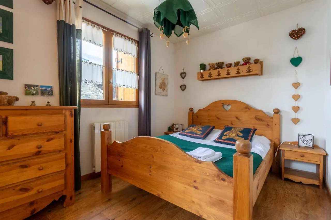 Chalet Laura Saint-Marcel   Saint-Marcel (Savoie)