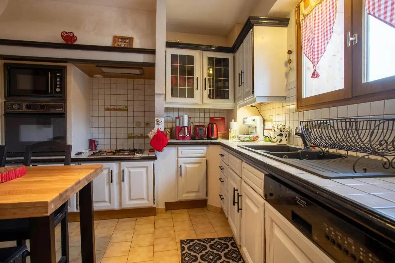 Chalet Laura Saint-Marcel   Saint-Marcel (Savoie)